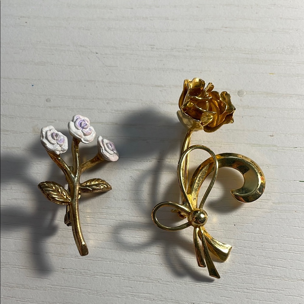 Vintage Elegant Gold and White Floral Brooch Set
